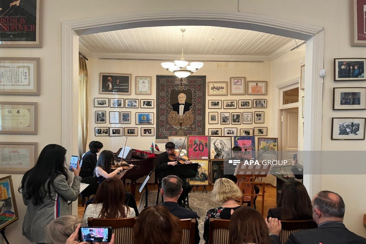 Концерт, выставка и хроника: в Баку и Вильнюсе почтили память жертв январских событий-ФОТО 