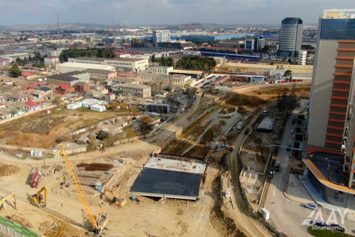 В Баку сторится новая шестиполосная автомобильная трасса и тоннели -ФОТО 