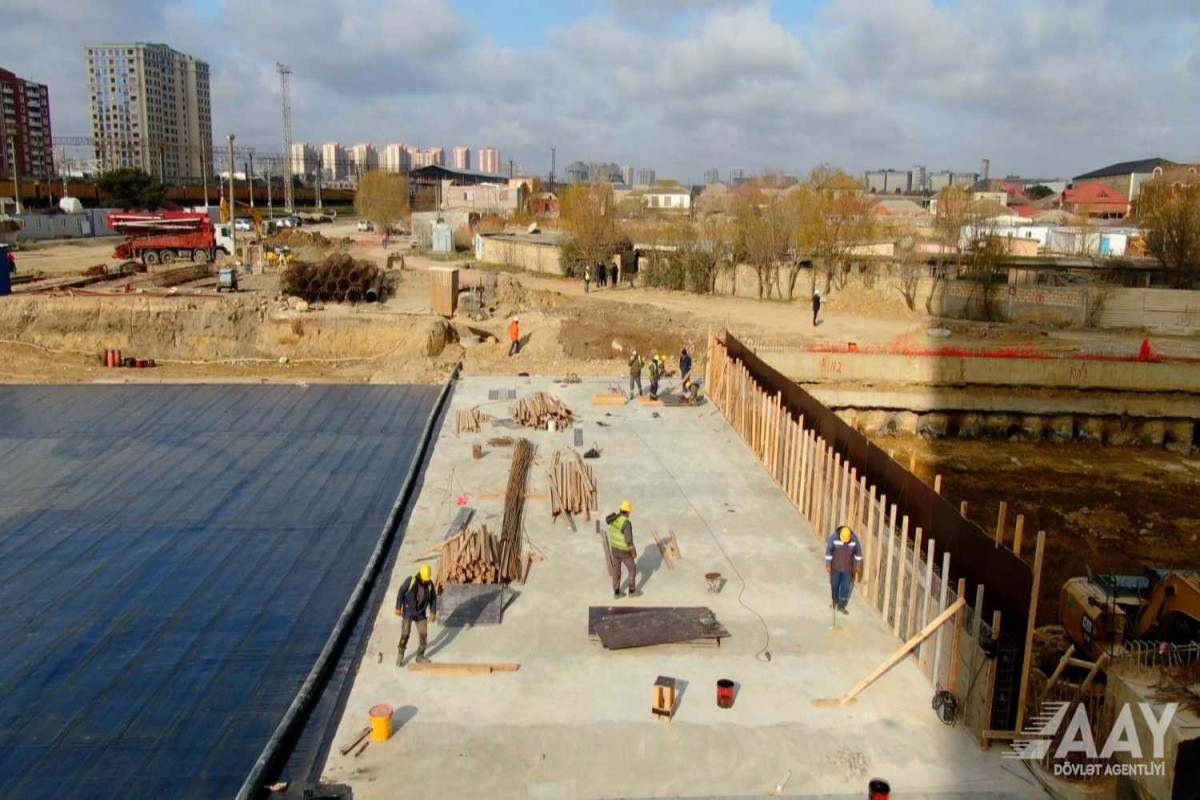 В Баку сторится новая шестиполосная автомобильная трасса и тоннели -ФОТО 