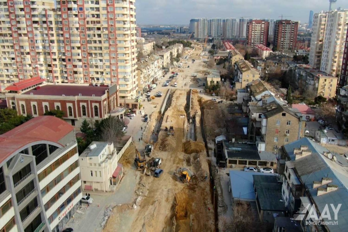 В Баку сторится новая шестиполосная автомобильная трасса и тоннели -ФОТО 