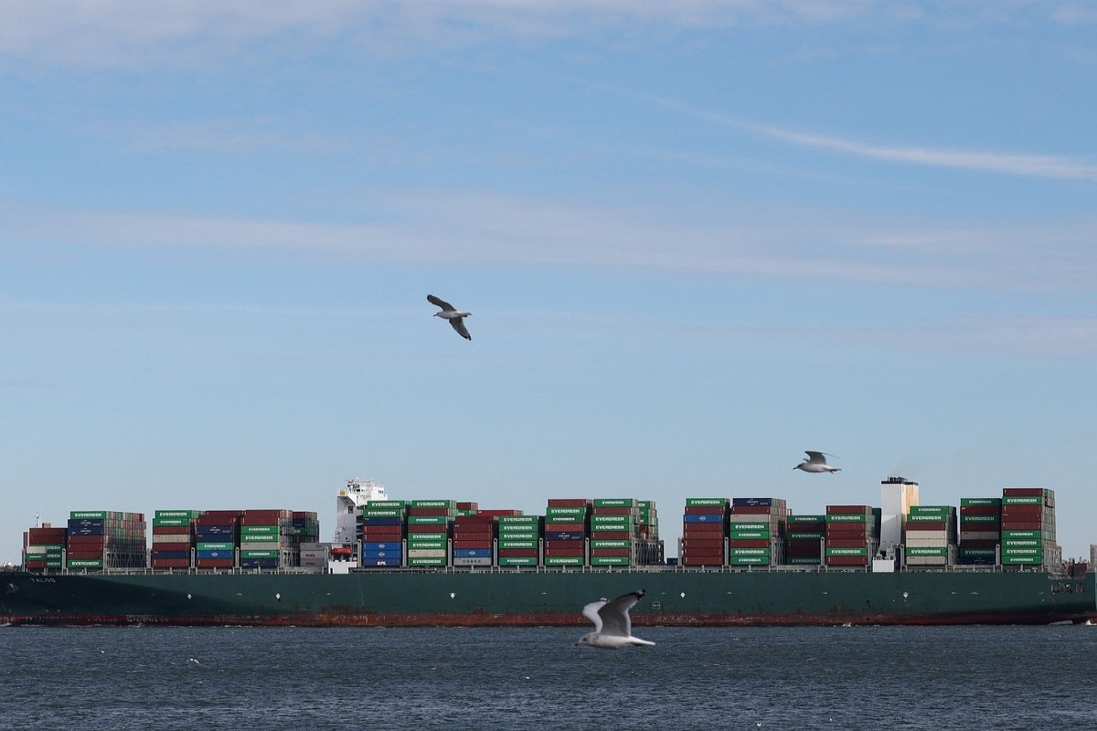 Судно с грузом металла из РФ остановили в порту Бриндизи