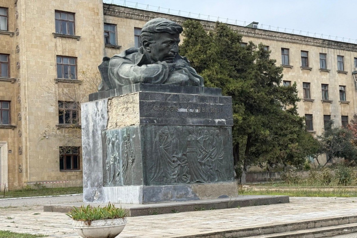 В «Азербайджанфильме» началась реставрация бюста Джаббарлы