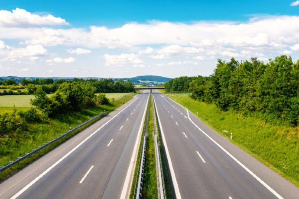 В Азербайджане меняются правила дорожного движения и порядок эвакуации авто:  ОБСУЖДЕНИЯ ПАРЛАМЕНТА