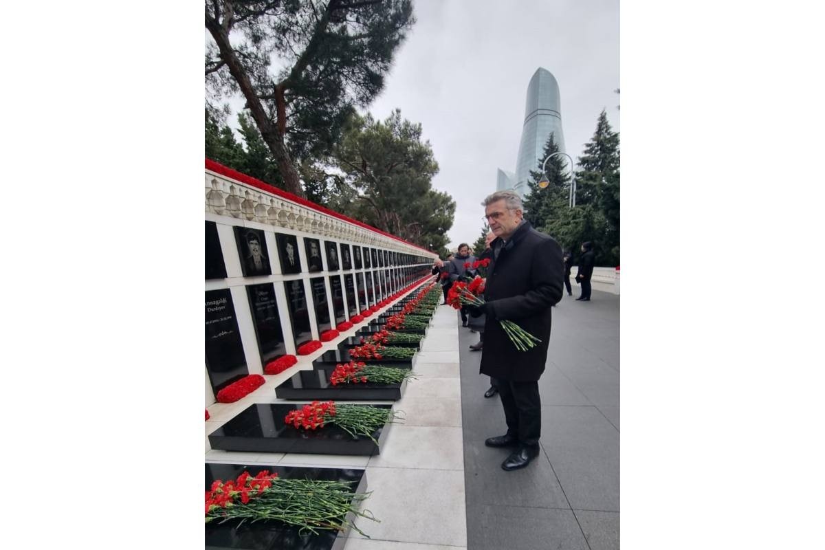 Посольство Германии чтит память шехидов 20 января