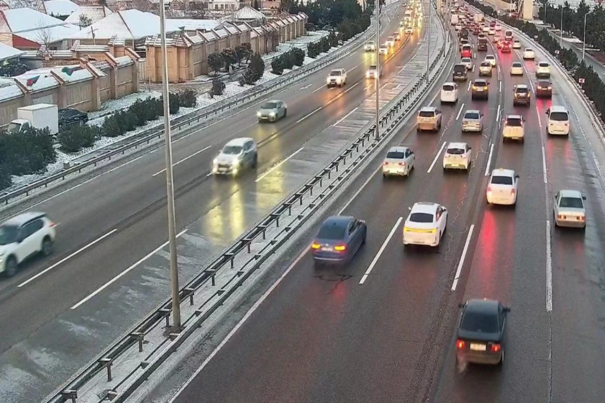 На Аэропортовском шоссе из-за гололёда парализовано движение -ФОТО 