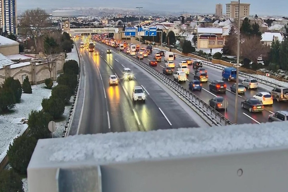 На Аэропортовском шоссе из-за гололёда парализовано движение -ФОТО 