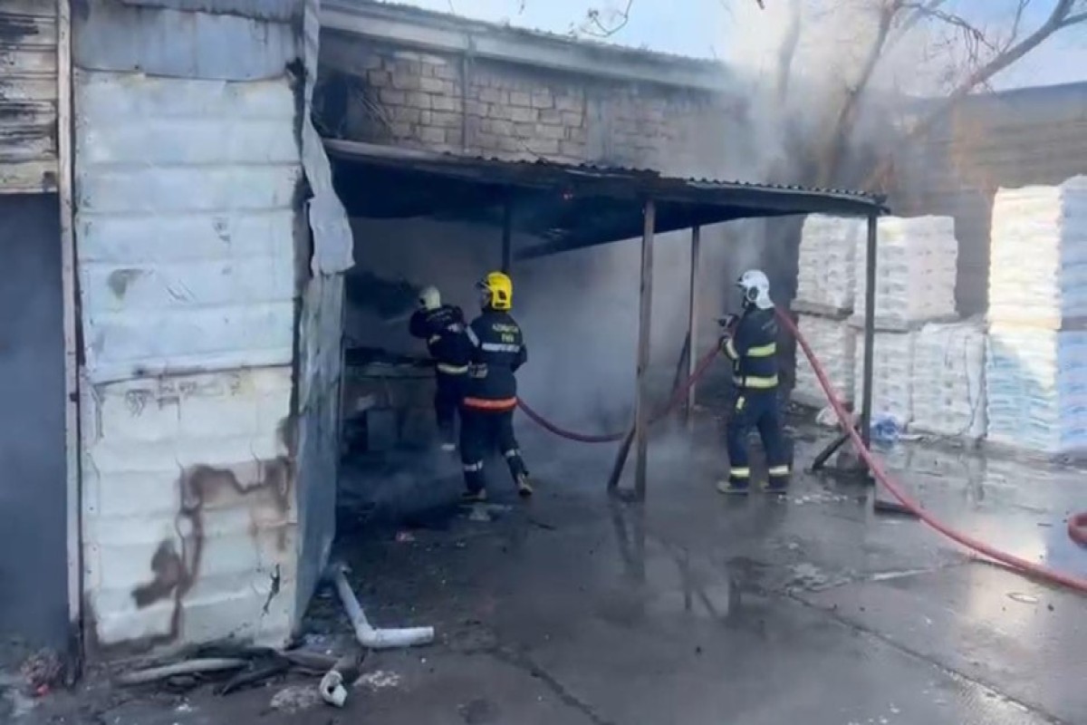 Ветер усложняет тушение пожара на объекте в Наримановском районе-ФОТО -ОБНОВЛЕНО 