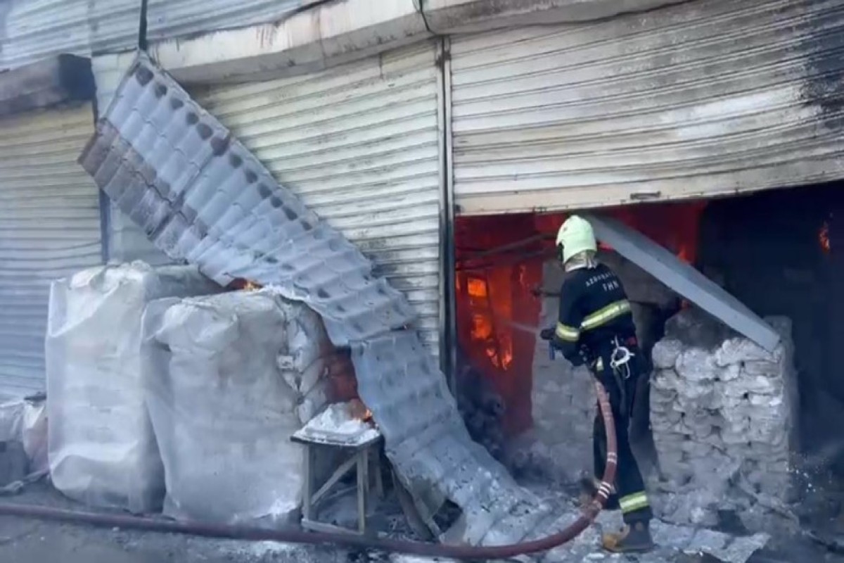 Ветер усложняет тушение пожара на объекте в Наримановском районе-ФОТО -ОБНОВЛЕНО 