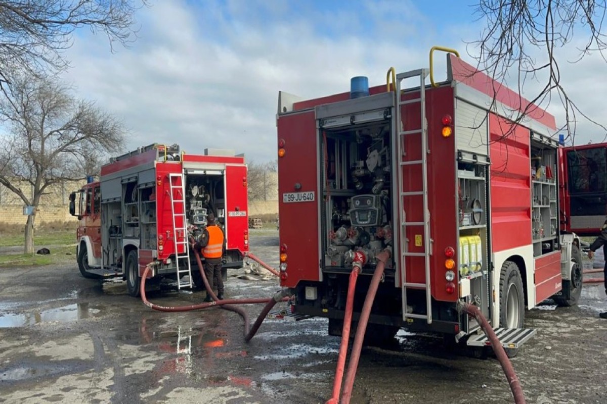 Ветер усложняет тушение пожара на объекте в Наримановском районе-ФОТО -ОБНОВЛЕНО 
