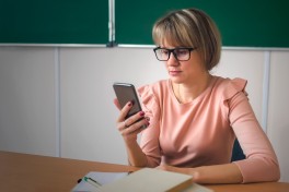 Учителям в Грузии могут запретить пользоваться телефонами в школах