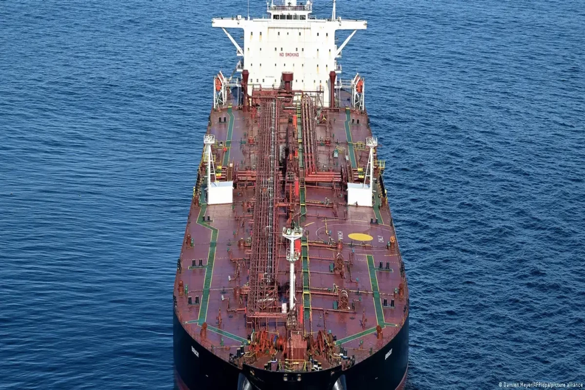 Задержанный во Франции российский танкер направлен в порт Марселя