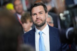 Вэнс: США сосредоточили значительные силы на Ближнем Востоке