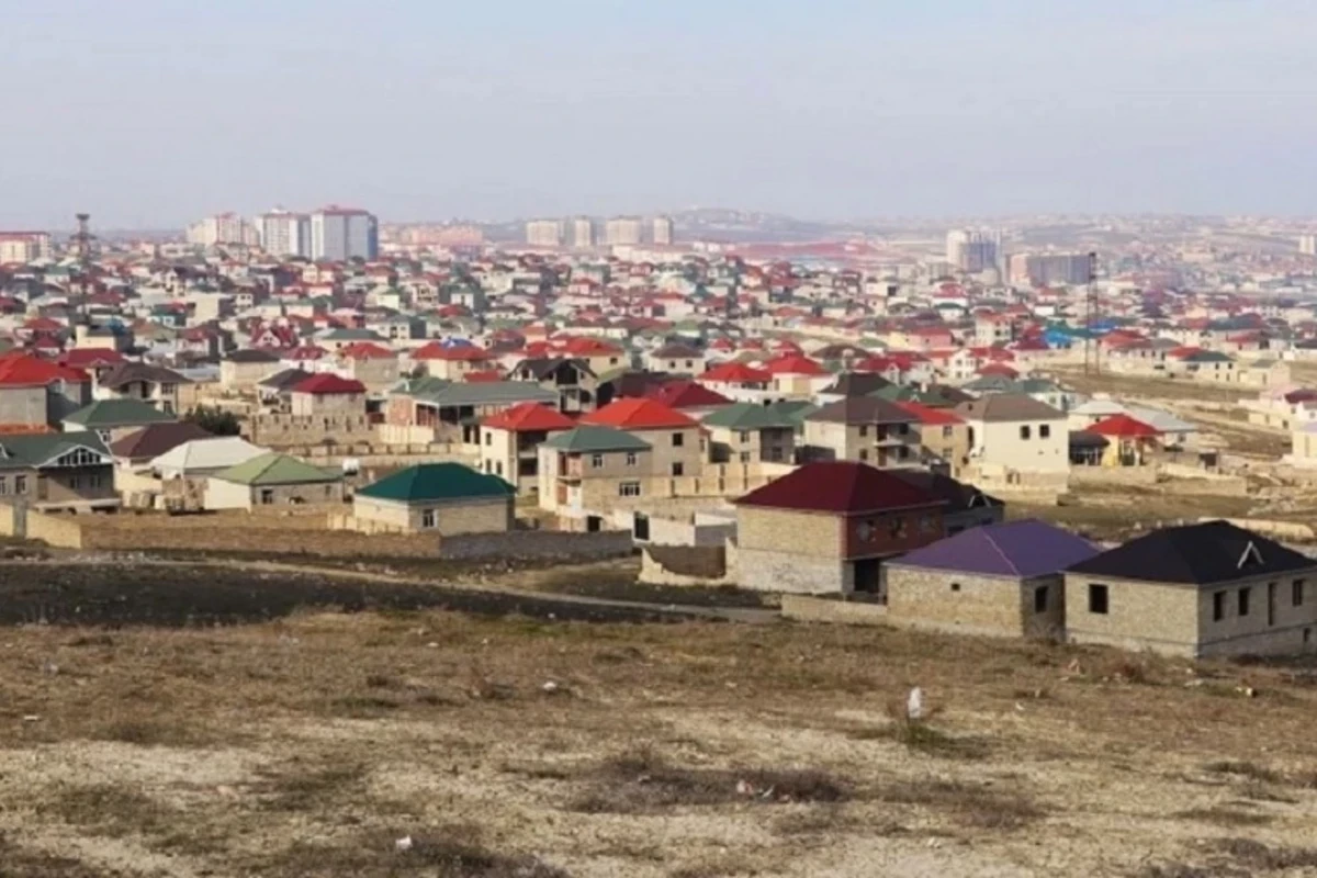 Азербайджан и 50 млрд манатов «в тени»: узаконить недвижимость и запустить рынок страхования