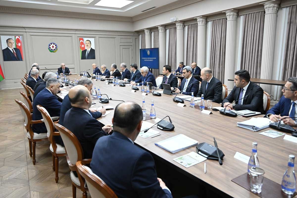 Кабмин обсудил план очистки Каспийского моря и Бакинской бухты