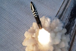 Япония сообщила о запуске КНДР баллистической ракеты