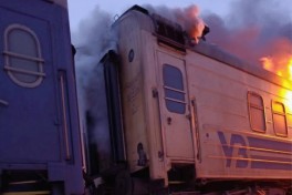 Россияне ударили "Шахедами" по пассажирскому поезду в Харьковской области, есть раненые