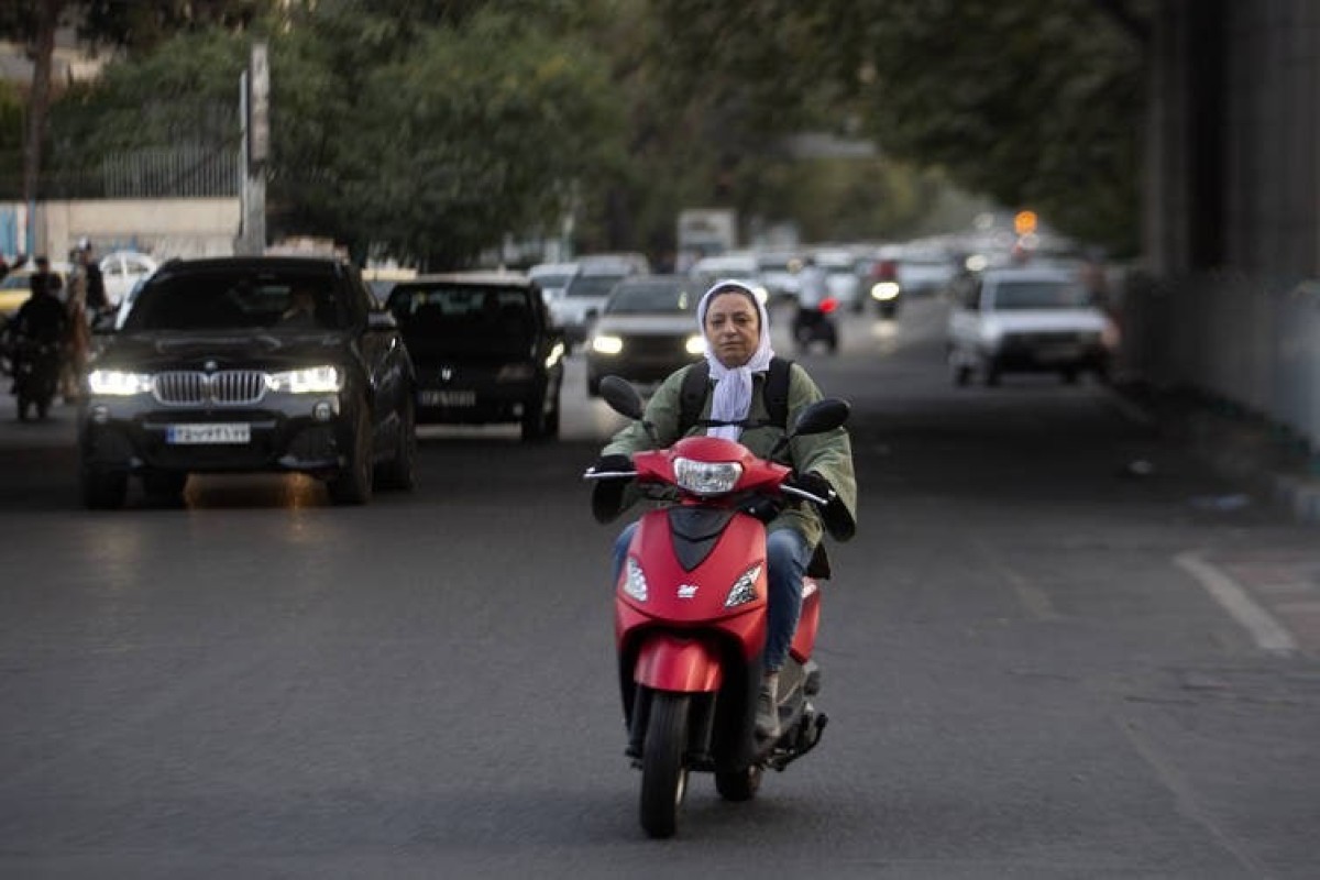 Женщинам в Иране разрешили управлять мотоциклом