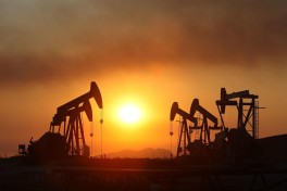 Цена нефти Brent превысила $67 за баррель впервые с 29 сентября 2025 года