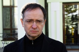 Учителя российских школ недовольны учебниками Мединского