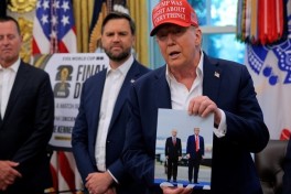 В Белом доме появилось фото Трампа с Путиным