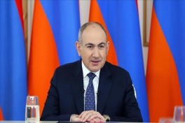 Премьер Армении пообещал отстранить католикоса всеми «законными мерами»