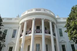 Трамп и демократы договорились о предотвращении шатдауна правительства США