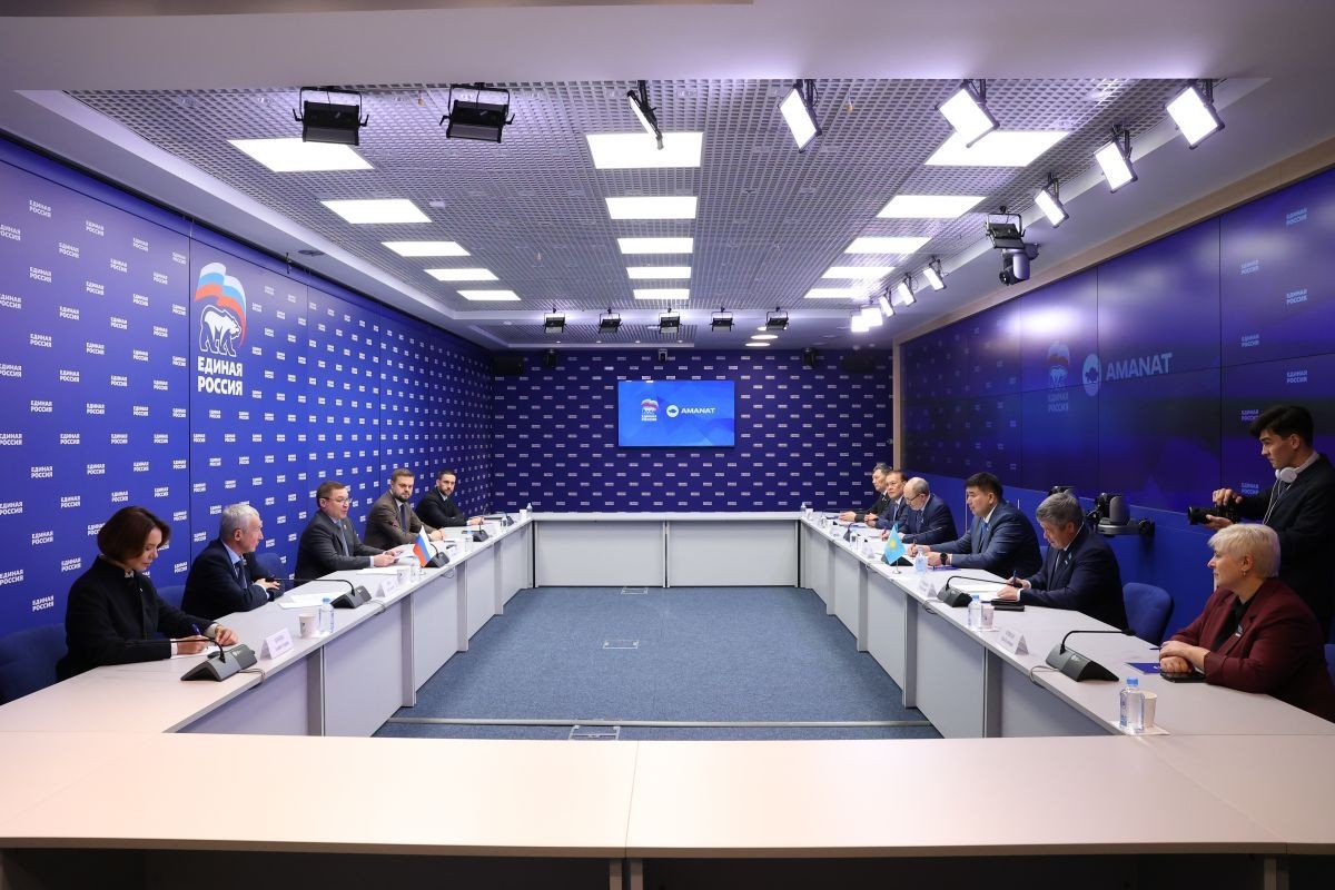 В Астане подписано соглашение между правящими партиями РФ и Казахстана