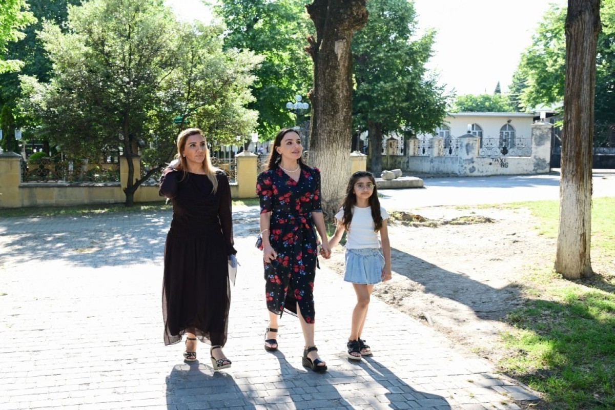 В ходе визита в Шеки Лейла Алиева посетила социальные и культурные объекты города-ФОТО -ОБНОВЛЕНО 