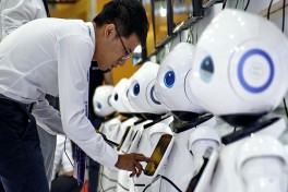 Япония намерена довести число роботов до 10 млн к 2040 году