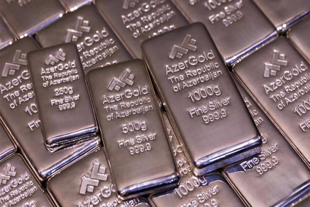 AzerGold впервые начал продажу серебряных слитков местного производства
