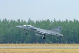 Венгрия подняла в небо истребители после сообщения о китайском самолете