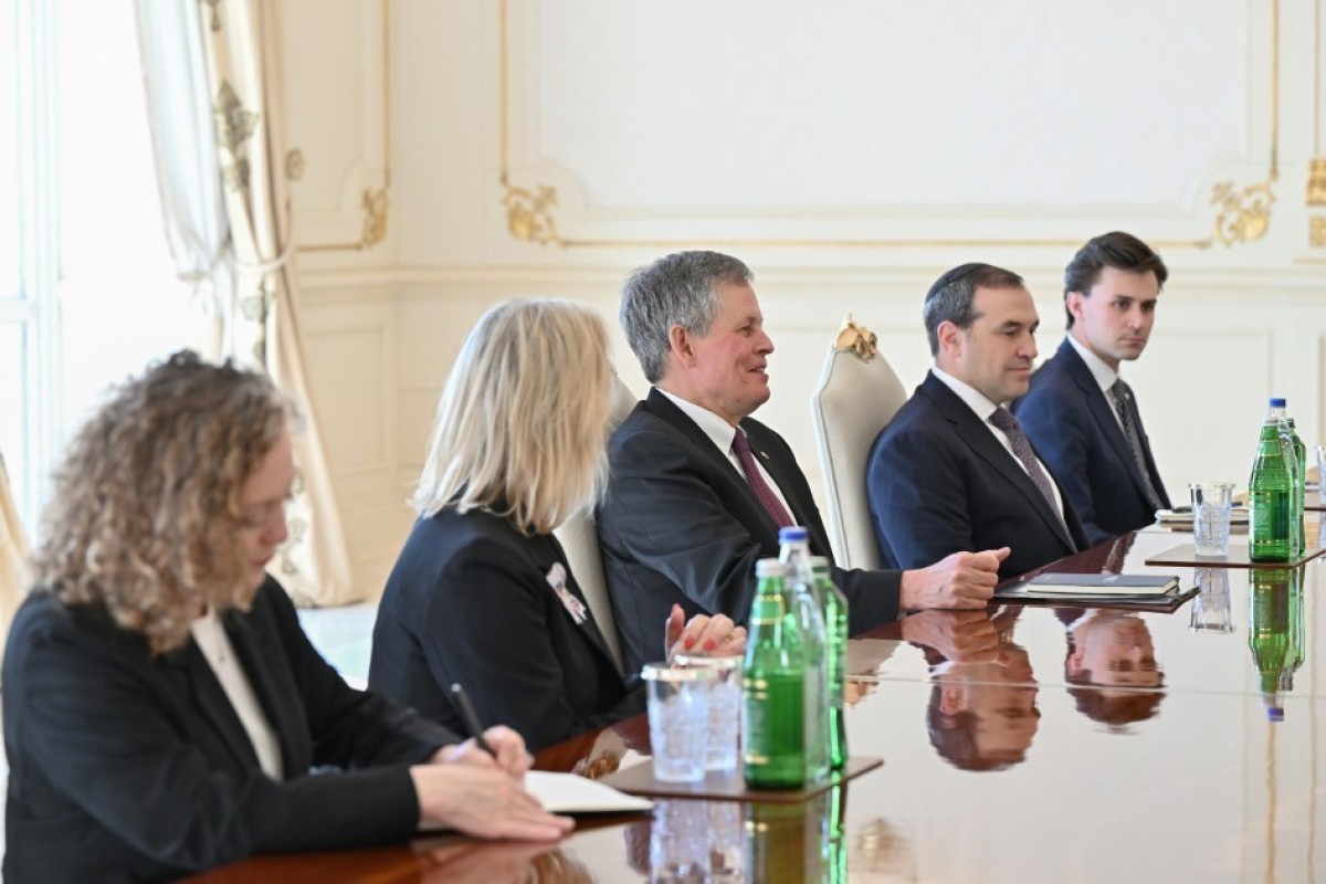 Президент Азербайджана встретился с американским сенатором Стивом Дэйнсом -ФОТО 
