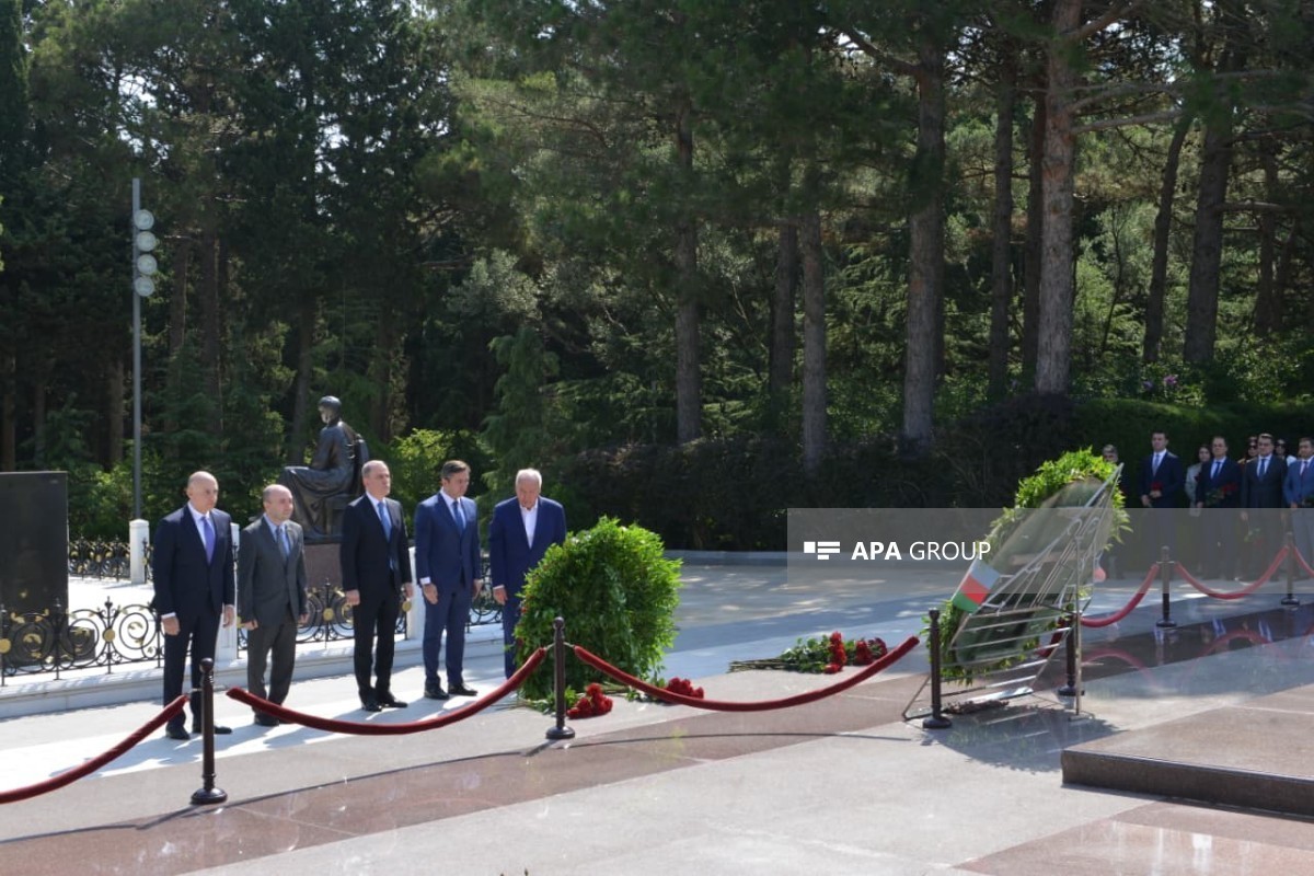 В День дипломата сотрудники МИД Азербайджана почтили память Гейдара Алиева-ФОТО 