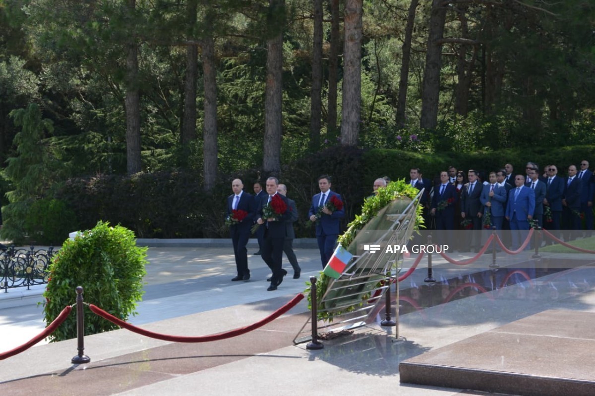 В День дипломата сотрудники МИД Азербайджана почтили память Гейдара Алиева-ФОТО 