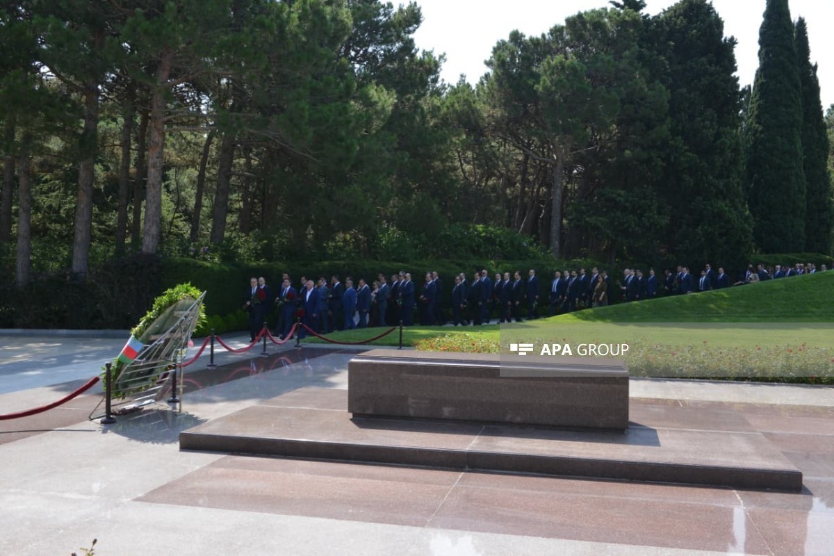 В День дипломата сотрудники МИД Азербайджана почтили память Гейдара Алиева-ФОТО 