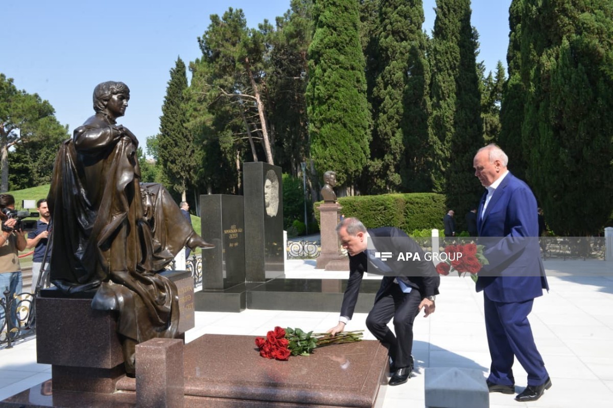В День дипломата сотрудники МИД Азербайджана почтили память Гейдара Алиева-ФОТО 