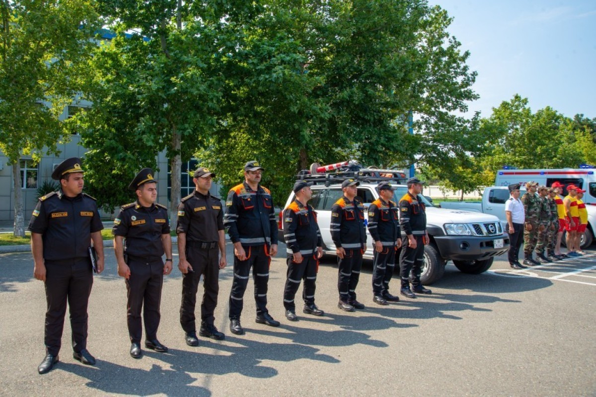 МЧС Азербайджана провело учения по ликвидации последствий ДТП и спасению утопающих-ФОТО -ВИДЕО 