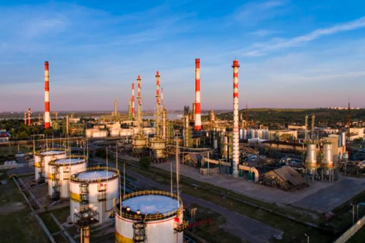 Саратовский НПЗ остановил работу из-за удара дронов