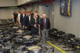 Линдсли Грэм сенатор посетил производство украинских дронов SkyFall