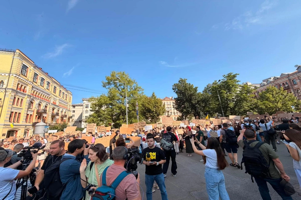 В Киеве вспыхнули протесты после увольнения министра обороны