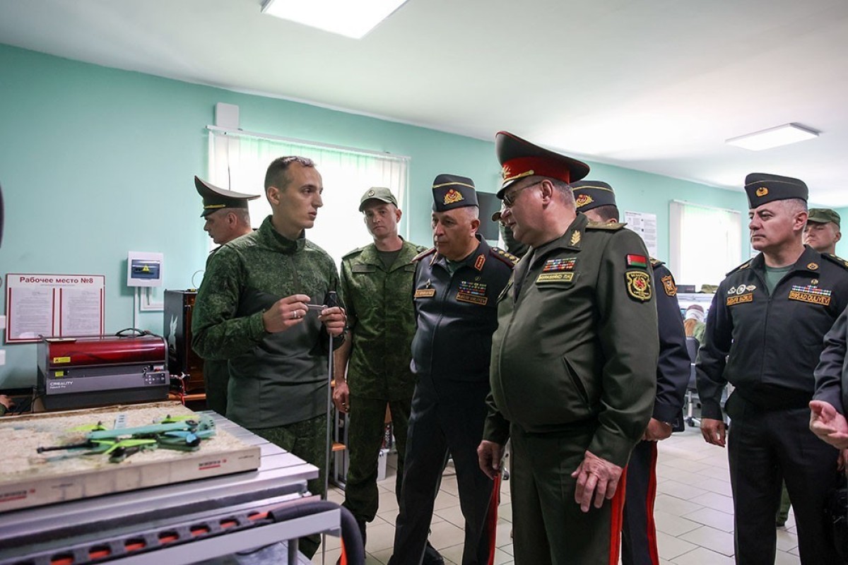 Начальник Генштаба Азербайджана посетил военные объекты Беларуси-ФОТО 