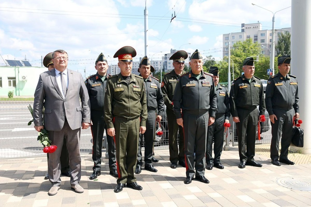 Начальник Генштаба Азербайджана посетил военные объекты Беларуси-ФОТО 