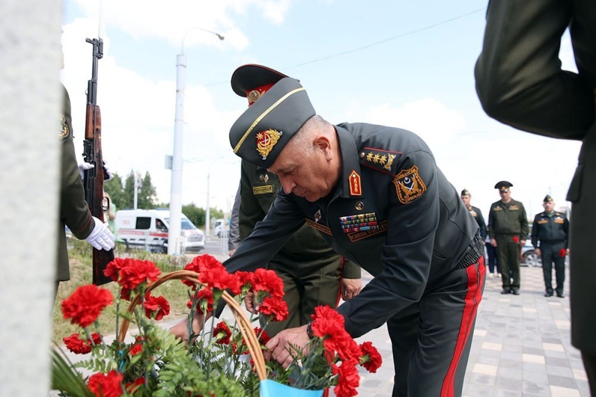 Начальник Генштаба Азербайджана посетил военные объекты Беларуси-ФОТО 