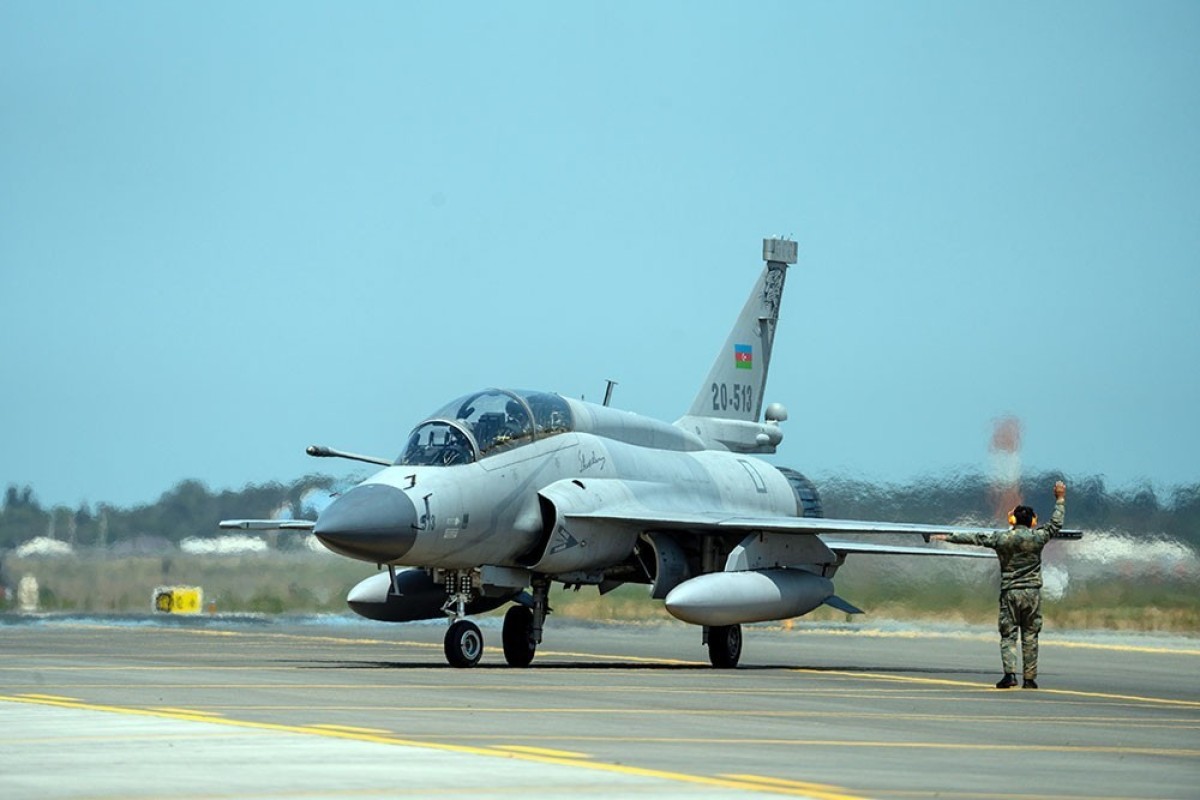 ВВС Азербайджана провели тренировочные полеты с участием JF-17C, Су-25МЛ и L-39-ФОТО 