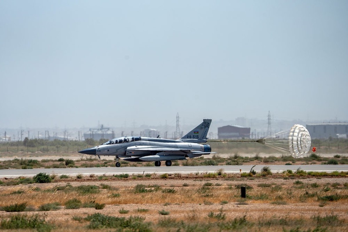 ВВС Азербайджана провели тренировочные полеты с участием JF-17C, Су-25МЛ и L-39-ФОТО 