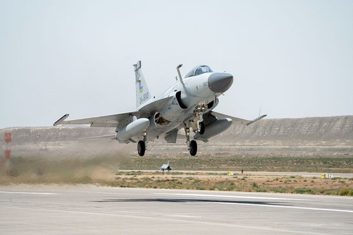 ВВС Азербайджана провели тренировочные полеты с участием JF-17C, Су-25МЛ и L-39-ФОТО 