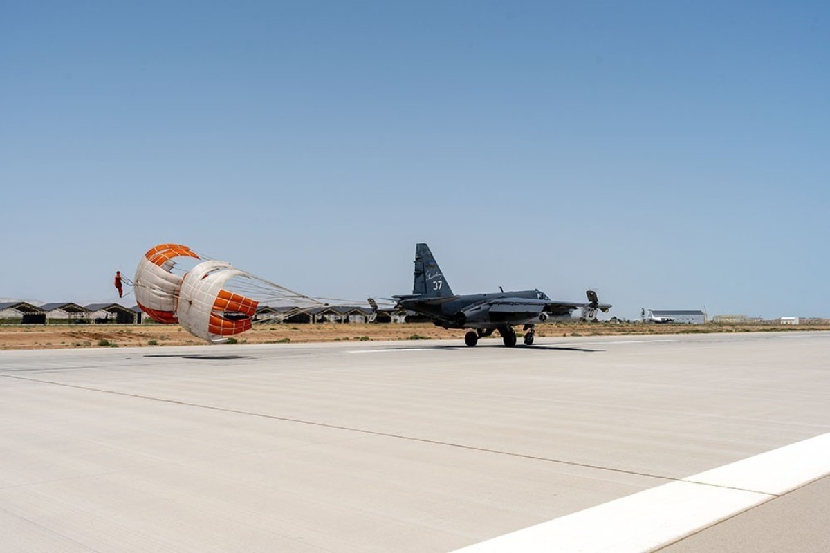 ВВС Азербайджана провели тренировочные полеты с участием JF-17C, Су-25МЛ и L-39-ФОТО 