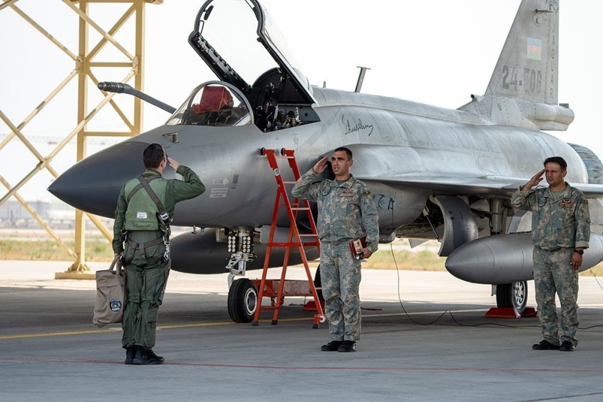 ВВС Азербайджана провели тренировочные полеты с участием JF-17C, Су-25МЛ и L-39-ФОТО 