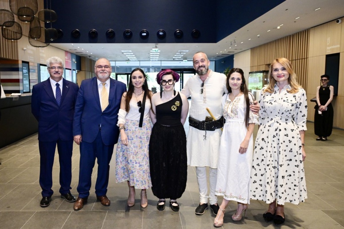 Лейла Алиева посетила выставку азербайджанских ковров в Будапеште-ФОТО 
