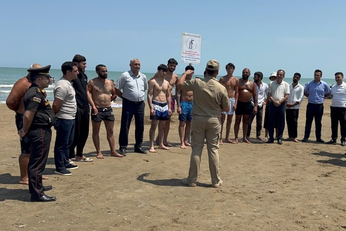 Спасатели МЧС напомнили отдыхающим о правилах поведения на воде-ФОТО 